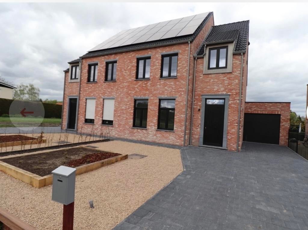 Te huur per 1 mei 2026 riante 2 onder 1 kap woning