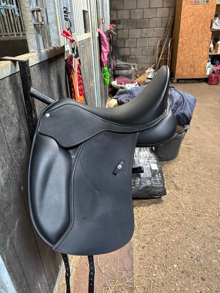 Wintec hart dressuurzadel 17 inch, Dieren en Toebehoren, Paarden en Pony's | Zadels, Ophalen of Verzenden, Zo goed als nieuw, Dressuur