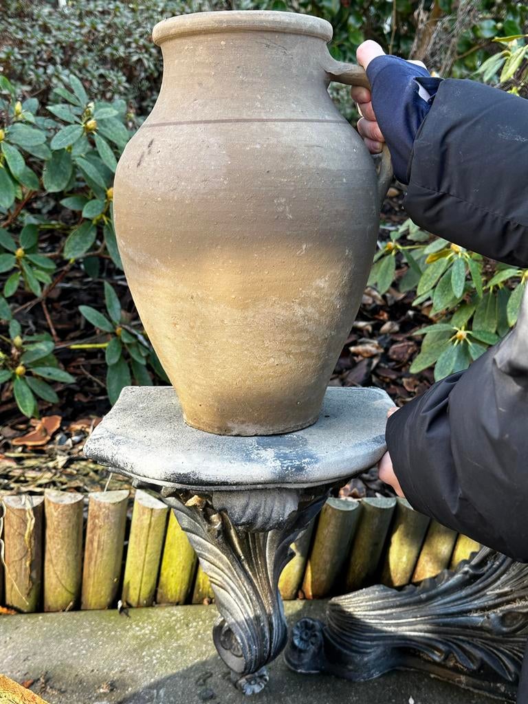 Twee Klassieke Tuinsokkels met Ornamenten - Urn/Beeld, Tuin en Terras, Tuinbeelden, Gebruikt, Overige typen, Beton, Ophalen