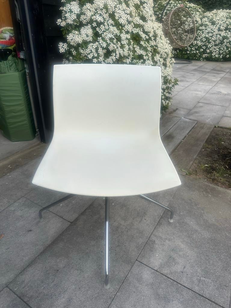 3x Arper Catifa stoelen - Wit met chromen onderstel, Huis en Inrichting, Stoelen, Kunststof, Gebruikt, Drie, Wit