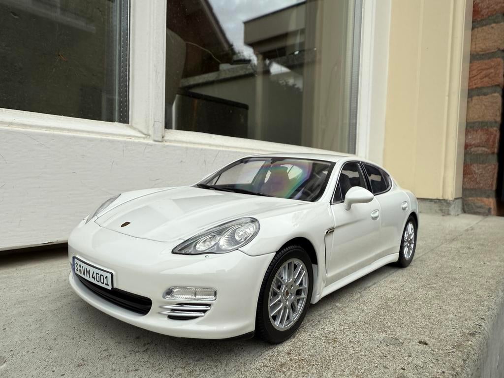 1:18 Porsche Panemara 4S wit 2009 Norev, Hobby en Vrije tijd, Modelauto's | 1:18, France, Auto, Norev, Norev