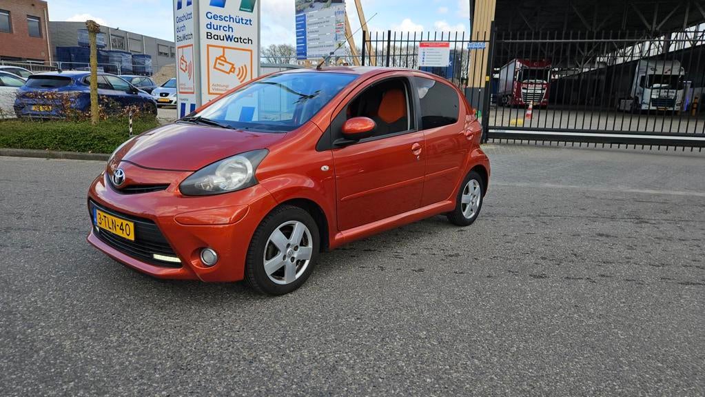 Toyota Aygo 1.0 VVT-i Comfort Orange, Voorwielaandrijving, Euro 5, Stof, Gebruikt