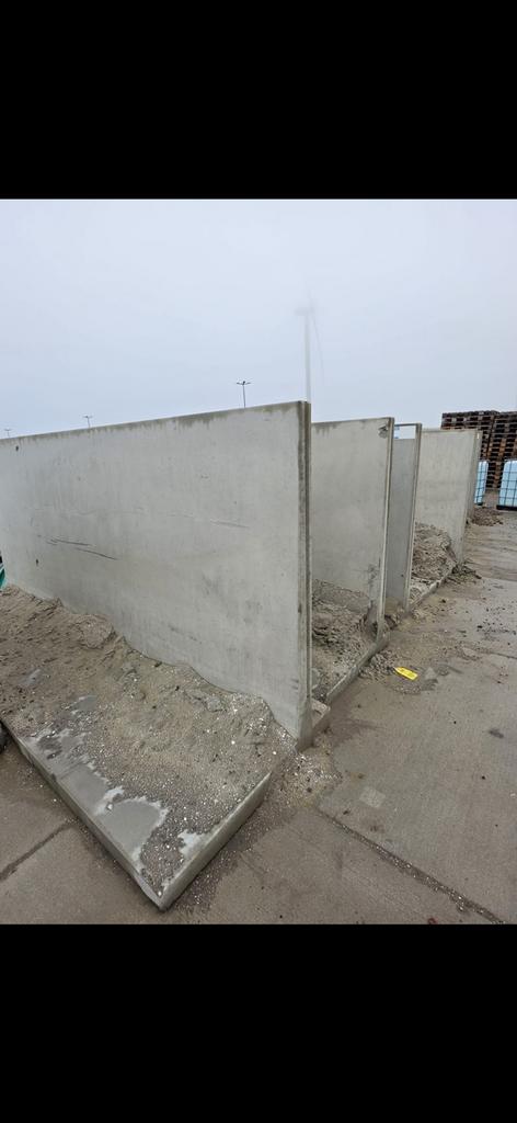 Keerwanden, Ophalen of Verzenden, Zo goed als nieuw, Beton, Klinkers