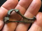 Bodemvondst Romeinse mantelspeld FIBULA met GAATJES apart, Antiek en Kunst, Ophalen of Verzenden