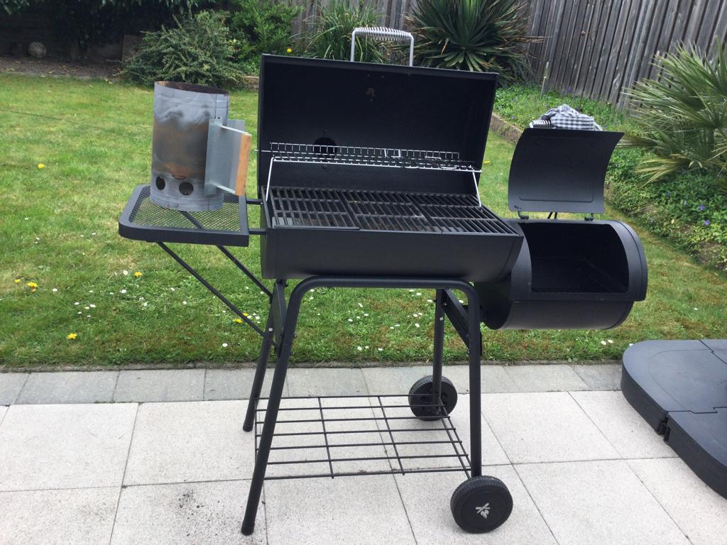 Barbecue, Tuin en Terras, Houtskoolbarbecues, Ophalen, Zo goed als nieuw, Jamestown, Met accessoires