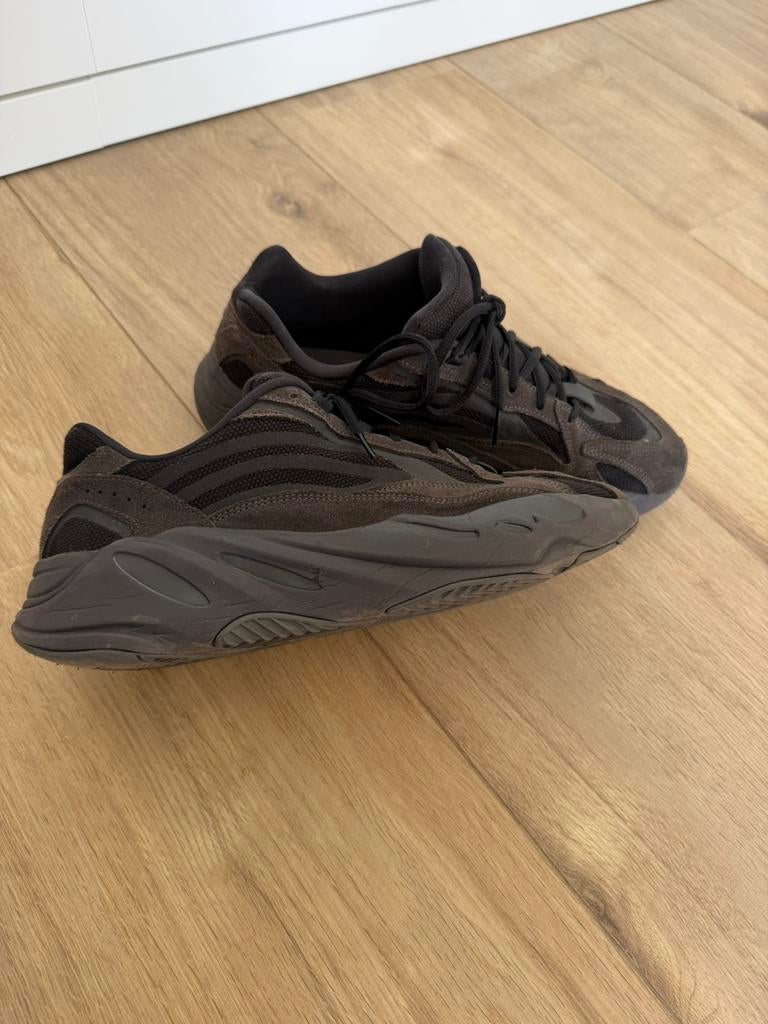 Yeezy 700 V2 Vanta Black Maat 46, Ophalen of Verzenden, Zo goed als nieuw, Zwart
