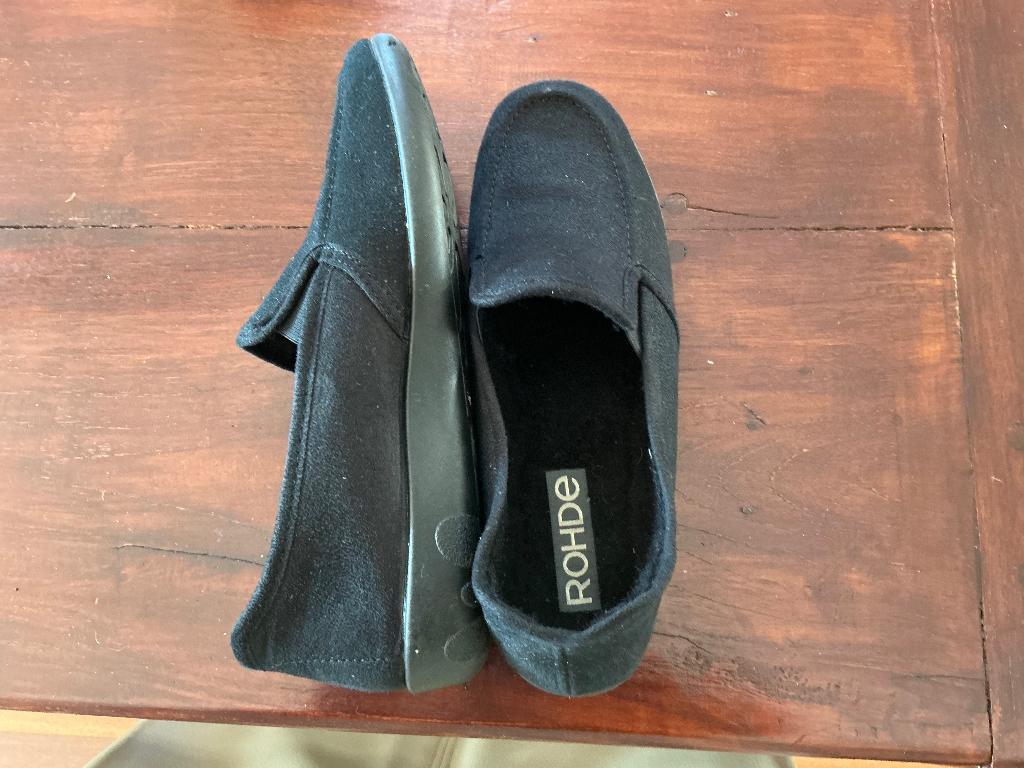 Splinternieuwe Rhode pantoffels zwart maat 40, Kleding | Dames, Zwart, Nieuw, Ophalen of Verzenden, Pantoffels of Sloffen