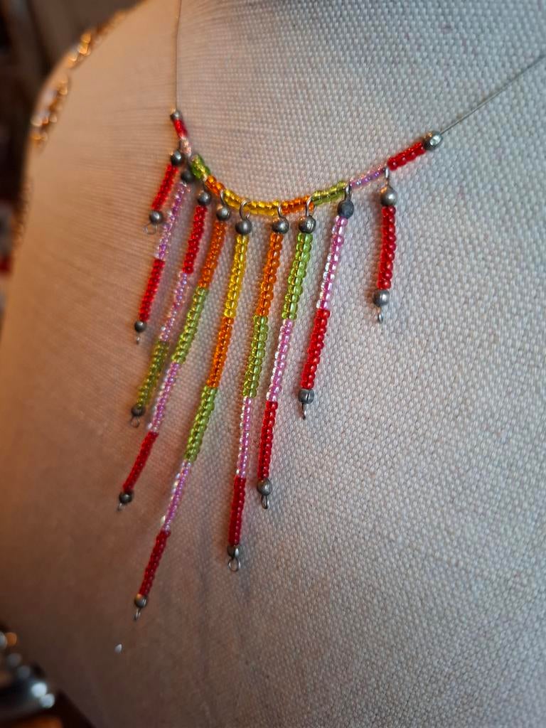 Vintage retro ketting met gekleurde kralen, Sieraden, Tassen en Uiterlijk, Kettingen, Ophalen of Verzenden, Rood, Overige materialen