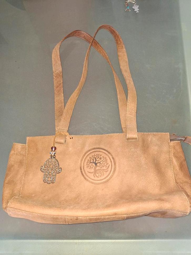 Bruin leren tas van Happinez met tashanger, Sieraden, Tassen en Uiterlijk, Tassen | Damestassen, Gebruikt, Handtas, Bruin, Ophalen of Verzenden