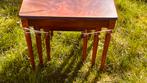 Vintage/klassiek mahoniehouten set van 3 bijzettafeltjes., Antiek en Kunst, Ophalen