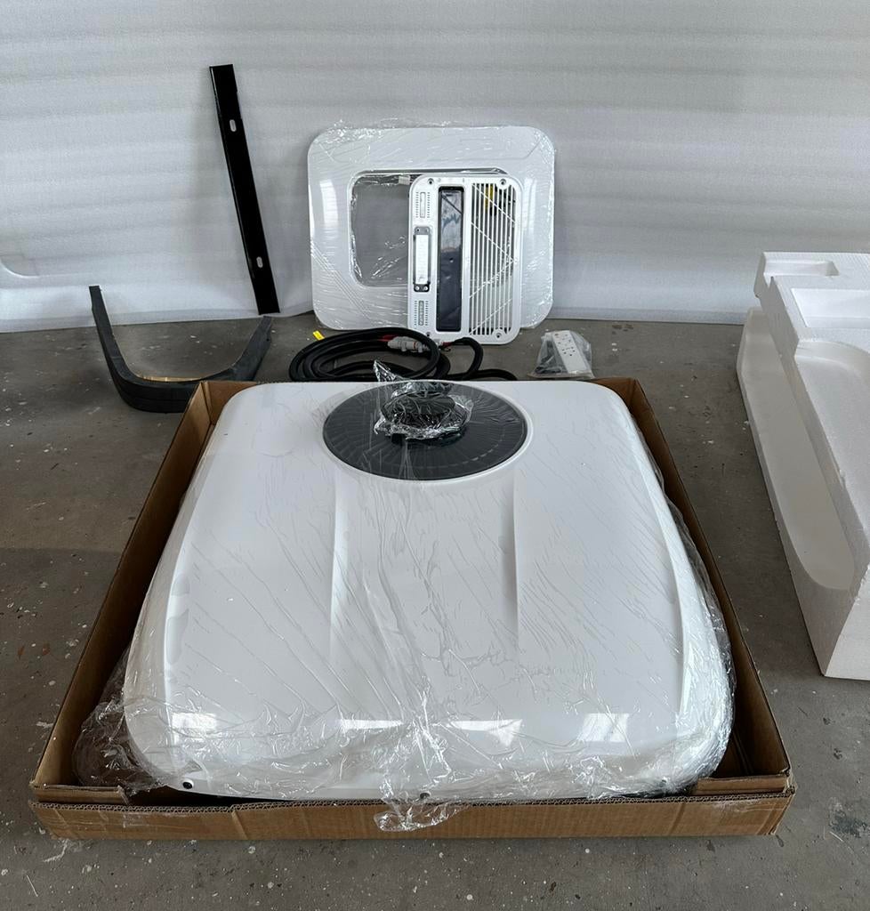 Nieuwe 12V Dakairco + LED Camper Vrachtwagen, tractor of Bus, Caravans en Kamperen, Camper-accessoires, 3257LD, Nieuw, Ophalen of Verzenden