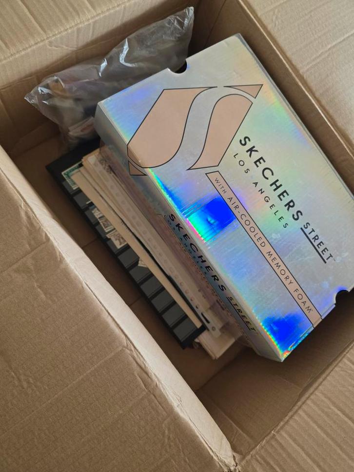 Doos postzegels restant, Postzegels en Munten, Postzegels | Volle albums en Verzamelingen, Buitenland, Ophalen of Verzenden