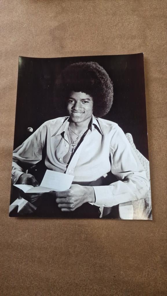 Michael Jackson foto MJ leest fanmail 20x25,5cm, Verzenden