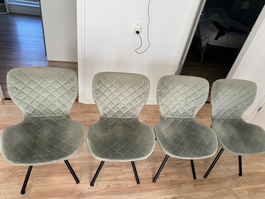 Set van 4 comfortabele eetkamerstoelen - light green fluweel, Huis en Inrichting, Stoelen, Gebruikt, Vier, Stof, Grijs, Ophalen of Verzenden
