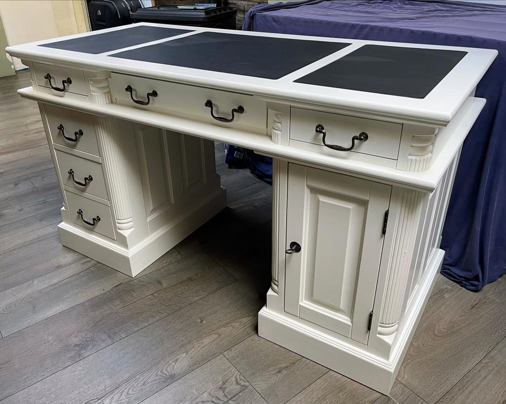 Vintage, klassiek Bureau met lades met zwarte lederen inleg., Huis en Inrichting, Ophalen, Overige typen, Zo goed als nieuw, Klassiek