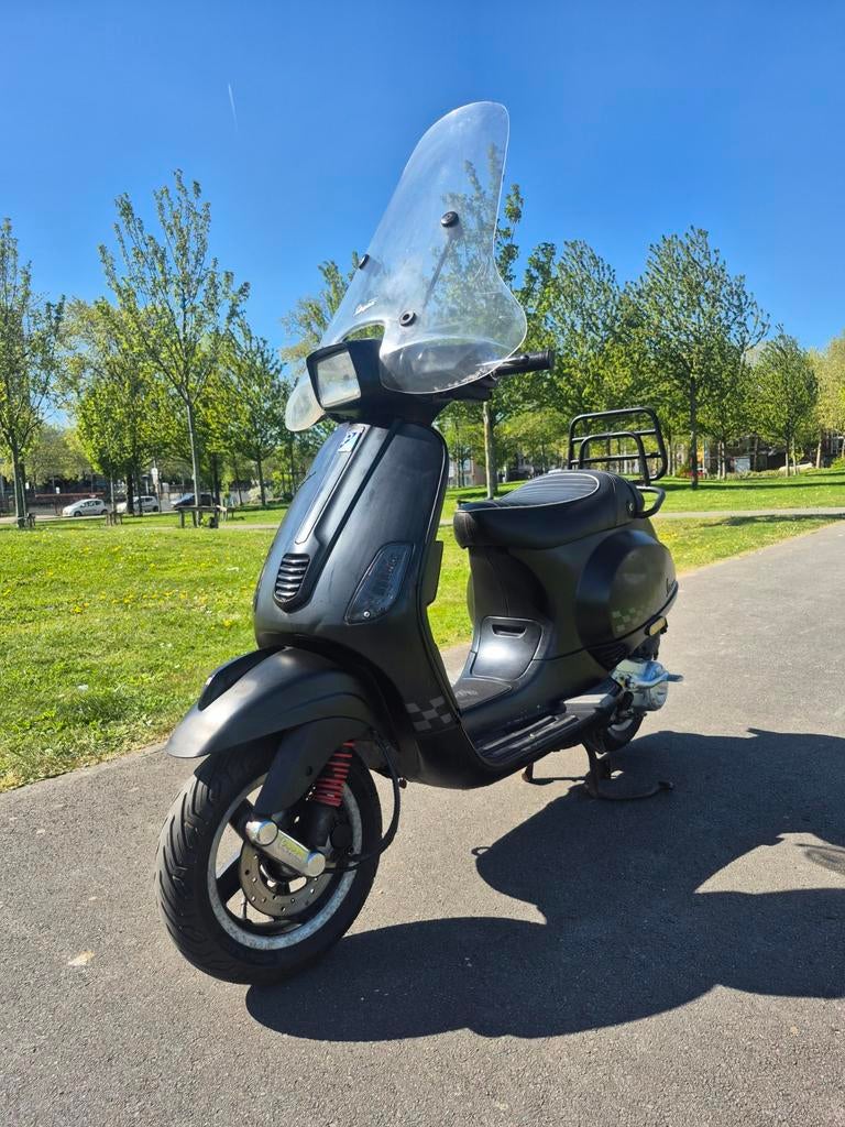 Vespa s sport, Fietsen en Brommers, Scooters | Vespa, Ophalen of Verzenden, Zo goed als nieuw, Benzine