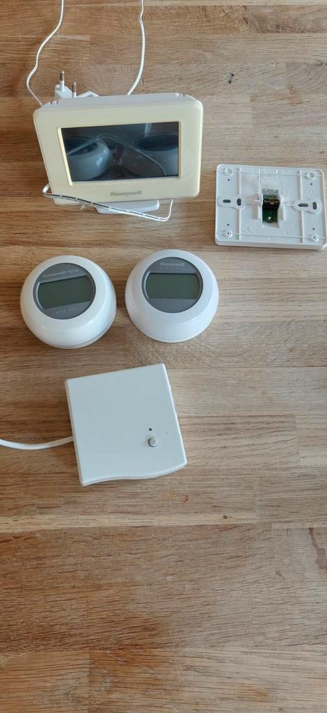 Complete Honeywell Evohome set - Slimme thermostaat, Doe-het-zelf en Verbouw, Thermostaten, Gebruikt, Slimme thermostaat, Ophalen