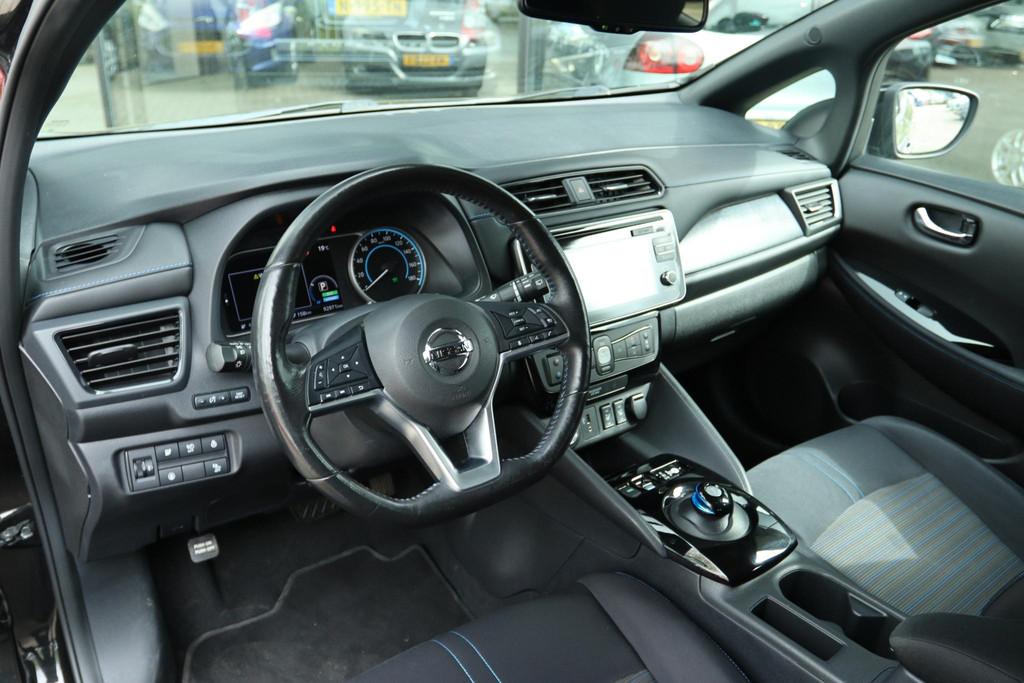 NISSAN LEAF N-CONNECTA 40 KWH | CARPLAY | 360 CAMERA | ADAPT, Auto's, Nissan, Stof, Gebruikt, 150 pk, Lichtsensor