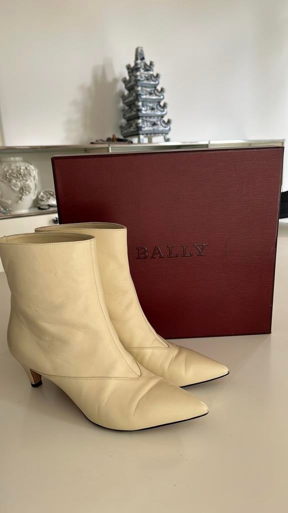 Bally laarsjes, Kleding | Dames, Schoenen, Verzenden, Zo goed als nieuw, Wit