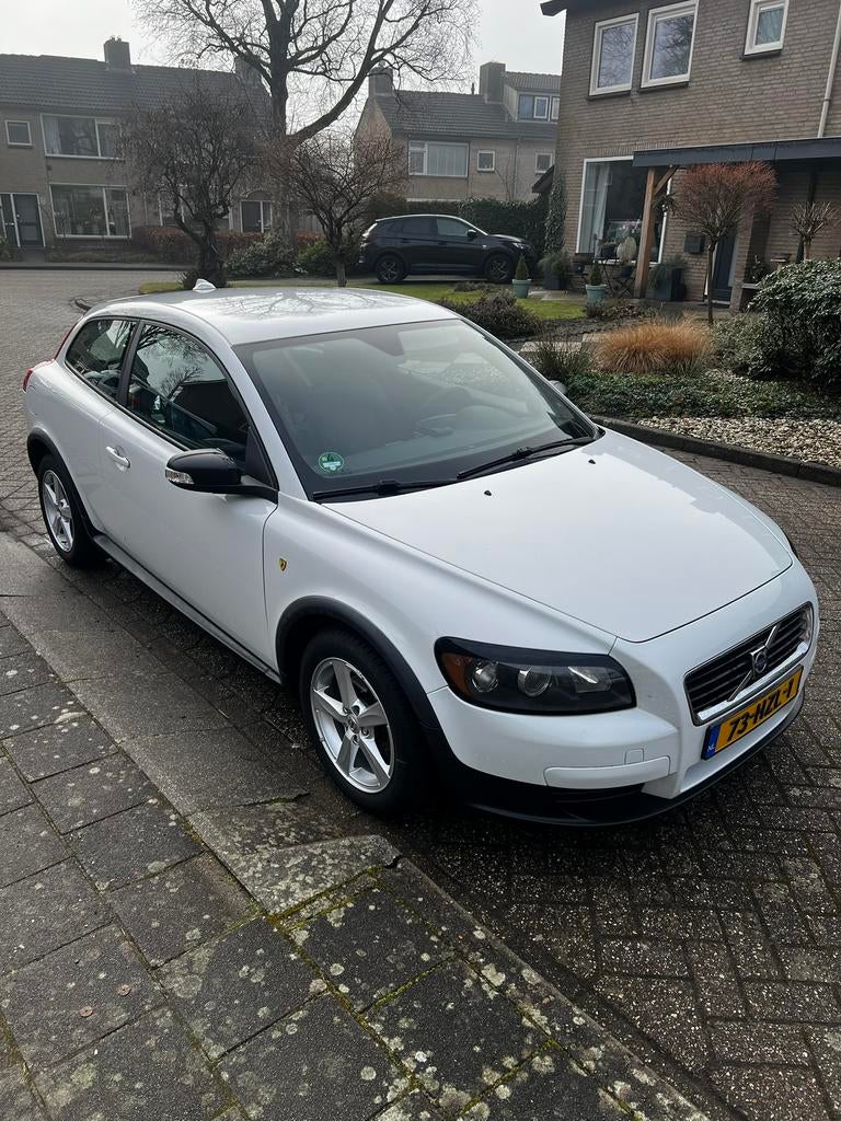 Volvo C30 1.6 2009 Wit, Auto's, Voorwielaandrijving, 1596 cc, 4 stoelen, 100 pk