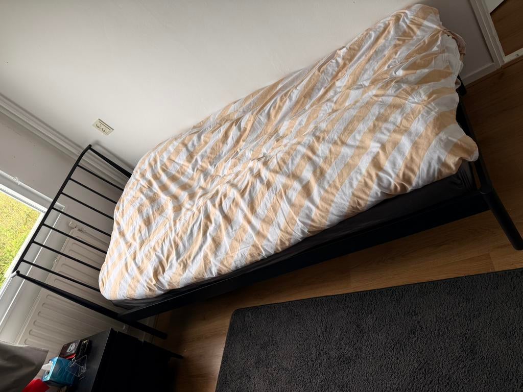 Bed+matras, Ophalen, Zo goed als nieuw, Eenpersoons, Metaal