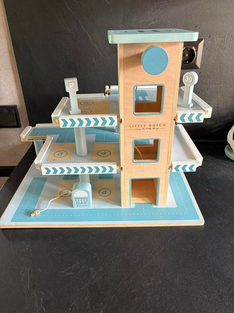 Little Dutch garage, Ophalen, Zo goed als nieuw