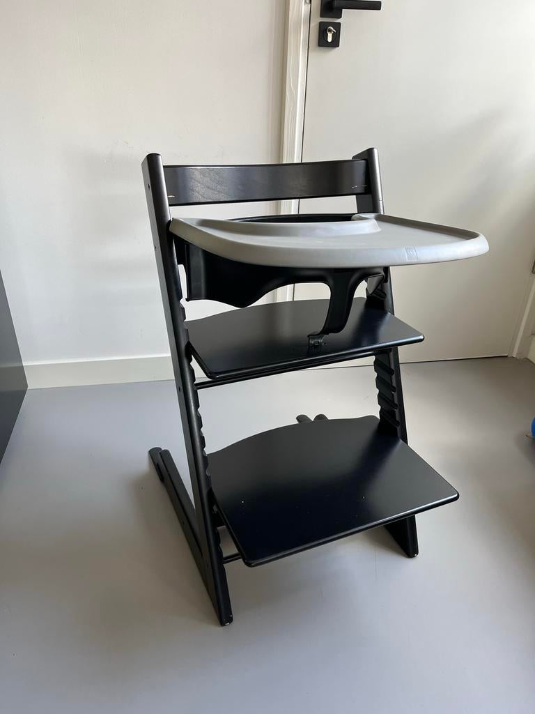 Stokke Tripp Trapp kinderstoel | Zwart | Met accessoires, Kinderen en Baby's, Kinderstoelen, Ophalen, Gebruikt, Meegroeistoel