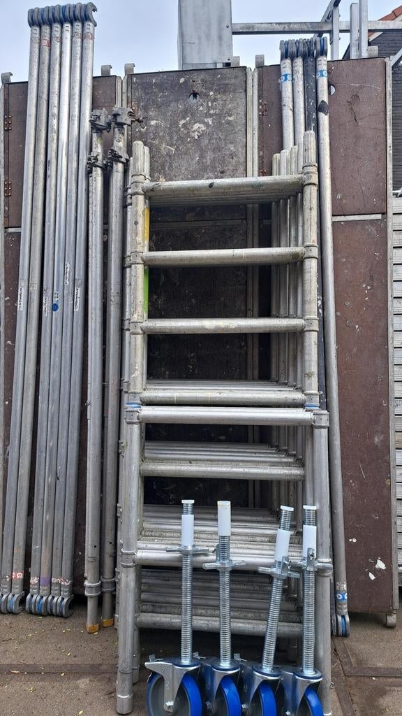 Te koop skyworks rolsteiger 8.20 werkhoogte 75 breed, Doe-het-zelf en Verbouw, Steigers, Skyworks, Ophalen of Verzenden, Rolsteiger of Kamersteiger