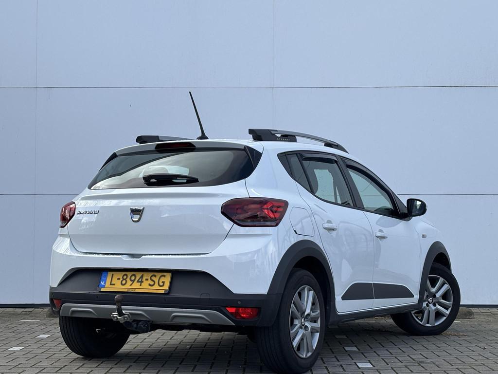 Dacia Sandero Stepway 1.0 TCe 100 Bi-Fuel Comfort | Trekhaak, Auto's, Voorwielaandrijving, Met garantie (alle), 610 kg, Wit