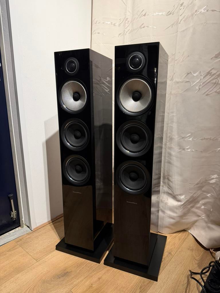 Mooie B&W 704 S2 Luidsprekers Gloss Black, Ophalen of Verzenden, Zo goed als nieuw, 60 tot 120 watt, Bowers & Wilkins (B&W)