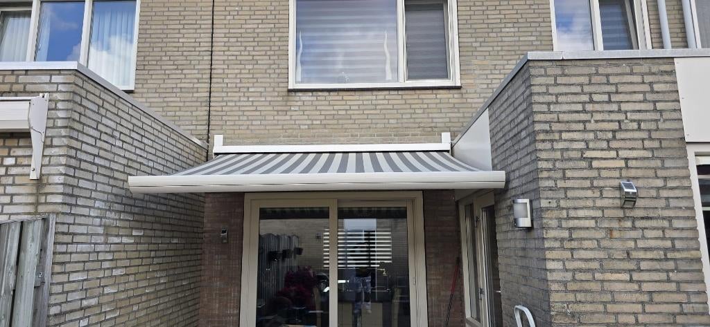 Electrisch zonnescherm , Sompfymotor , 300 x 250, Tuin en Terras, Zonneschermen, Ophalen, Gebruikt, Elektrisch, 150 tot 300 cm