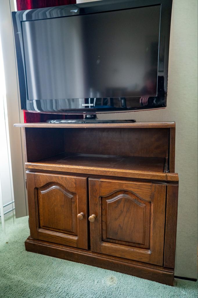 Houten TV-meubel met werkende tv ( niet apart!), Ophalen, Gebruikt, 50 tot 100 cm, Minder dan 100 cm