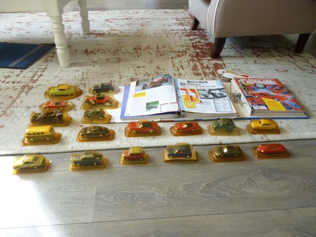 model autos solido nieuw 18 stuks met boekwerk en doosjes, Overige merken, 1:50 of kleiner, Auto, Nieuw