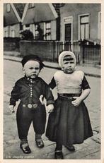 Urk, jeugdig paartje, klederdracht, Ophalen of Verzenden, 1920 tot 1940, Gelopen, Flevoland