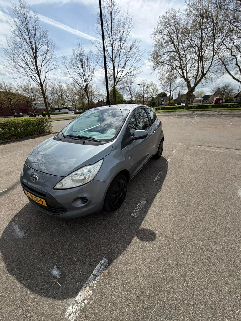 Ford Ka 1.2 69pk 2011 Grijs, Auto's, Ford, Particulier, Ka, Benzine, B, Hatchback, Handgeschakeld, Origineel Nederlands, Zilver of Grijs