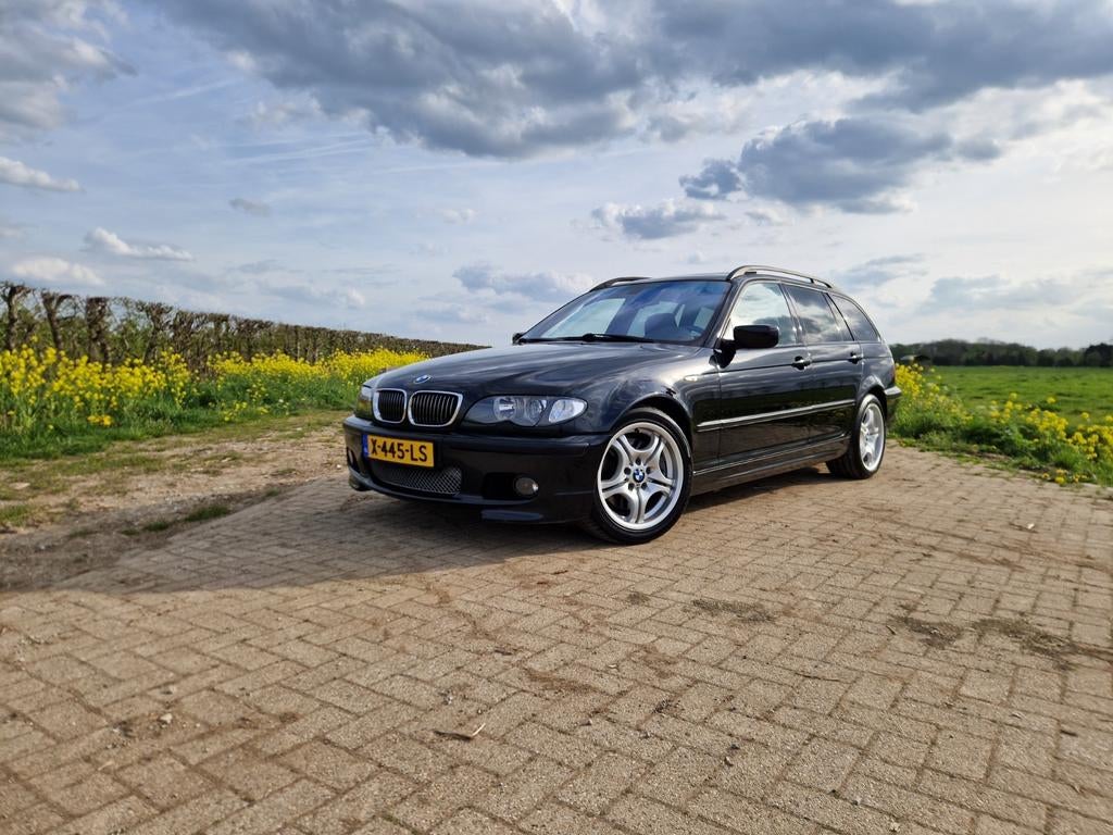 BMW 330i Touring M-Sport | 6-bak Handgeschakeld | 231 pk |, Auto's, BMW, Achterwielaandrijving, Zwart, Zwart, Stationwagon