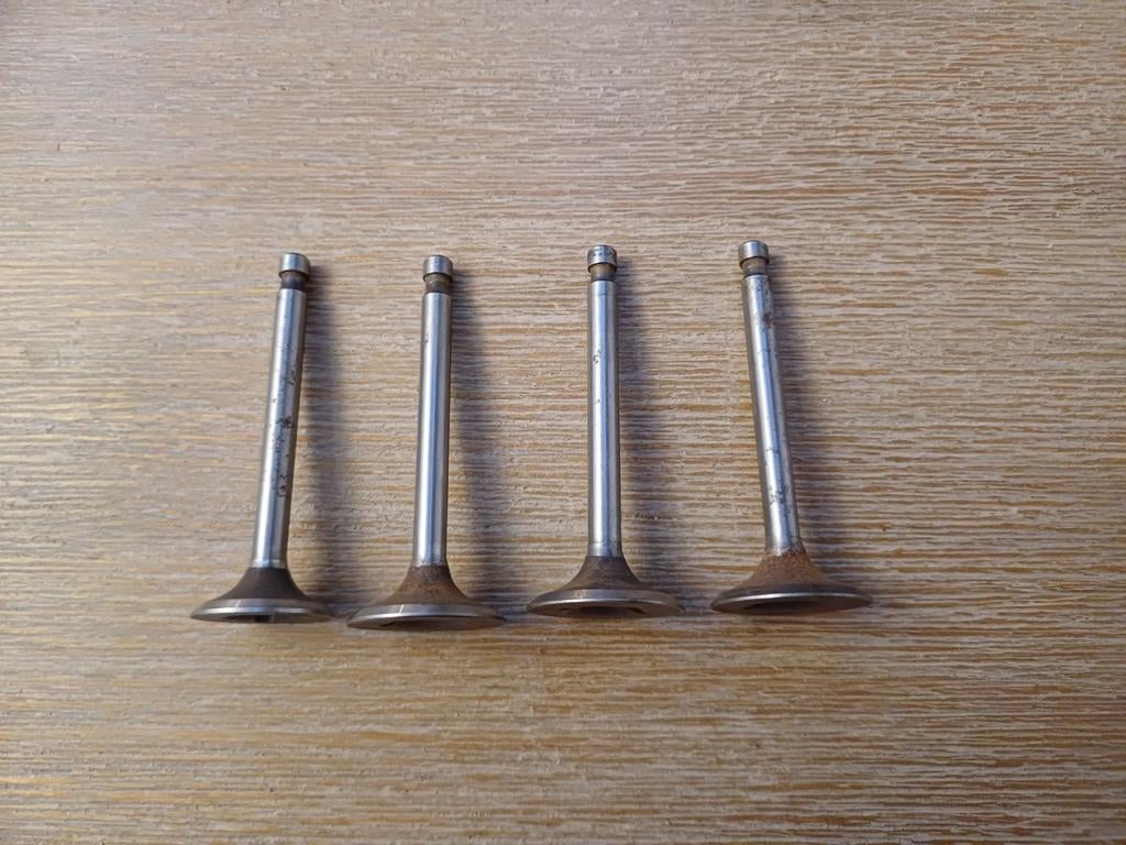 Honda SS50 C50 etc 72 cc kleppen NOS nieuw, Ophalen, Nieuw, Uitlaat, Overige merken