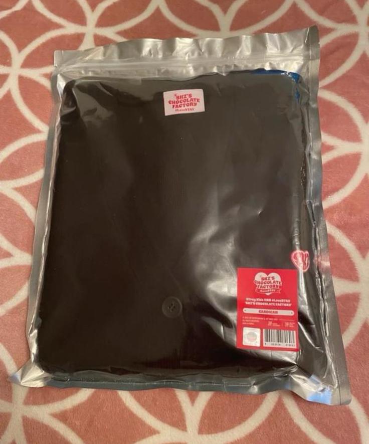 NIEUW Stray Kids SKZ's Chocolate Factory Cardigan, Ophalen of Verzenden, Nieuw, Foto of Kaart