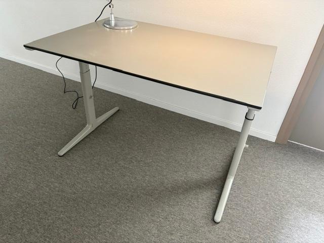 Ahrend bureautafel, Huis en Inrichting, Bureaus, Ophalen, Gebruikt, In hoogte verstelbaar, Metaal