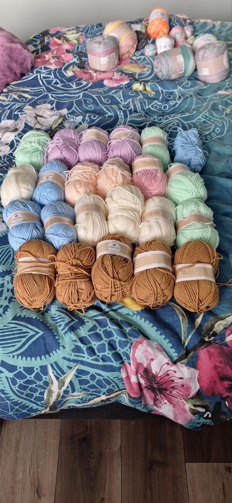 Nieuwe bollen haak/ breigaren, Hobby en Vrije tijd, Breien en Haken, Ophalen of Verzenden, Nieuw, Breien of Haken, Wol of Garen