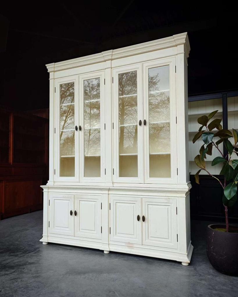 Wauw! prachige hoge vitrinekast - Witte servieskast #2605