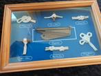 Decoratieve knopen en scheepsmodel in lijst, Ophalen of Verzenden, Gebruikt, Motorboot of Zeilboot, Gebruiksvoorwerp