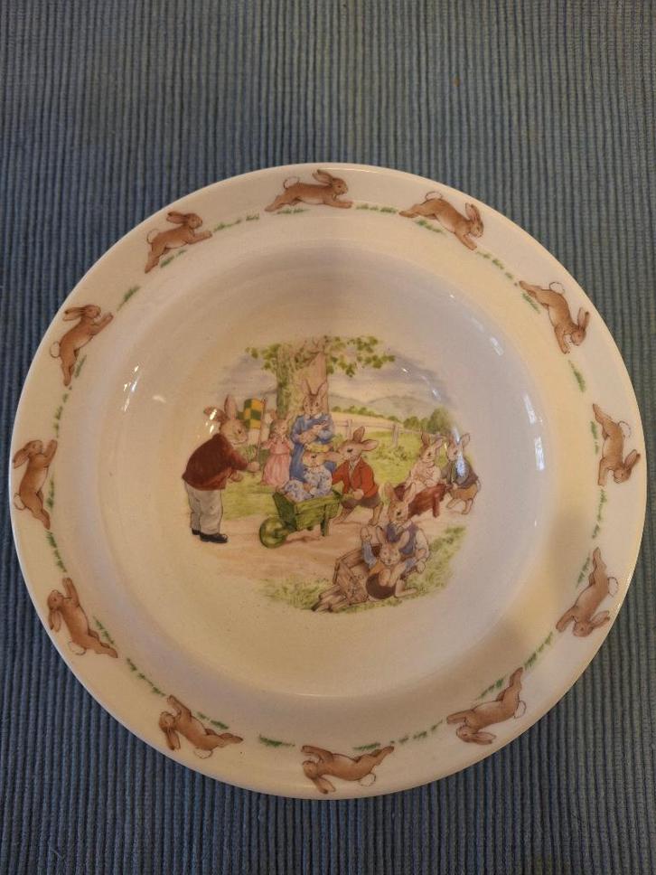 Royal Doulton - Bunnykins - schaaltje konijntjes & kruiwagen, Antiek en Kunst, Antiek | Servies los, Ophalen of Verzenden