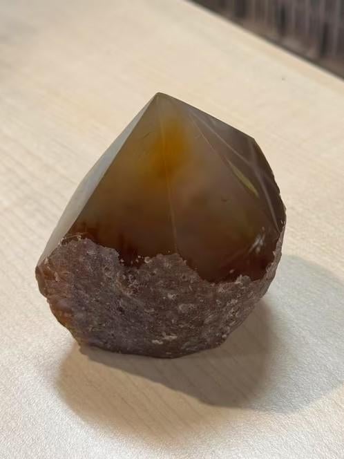 Mooie agaat geslepen punt, Ophalen of Verzenden, Mineraal