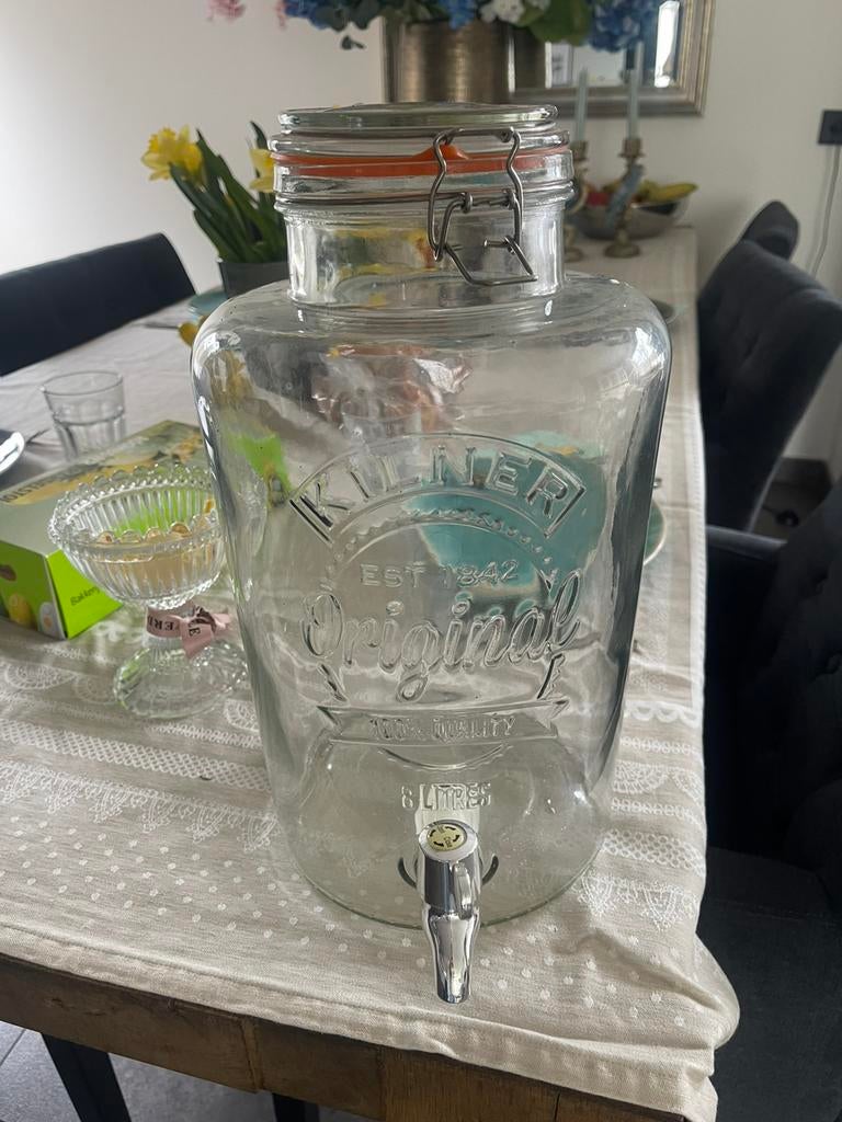 Grote waterkan met kraantje, Ophalen, Zo goed als nieuw