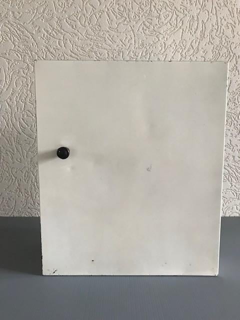 Metalen wand medicijn kastje, Antiek en Kunst, Ophalen of Verzenden