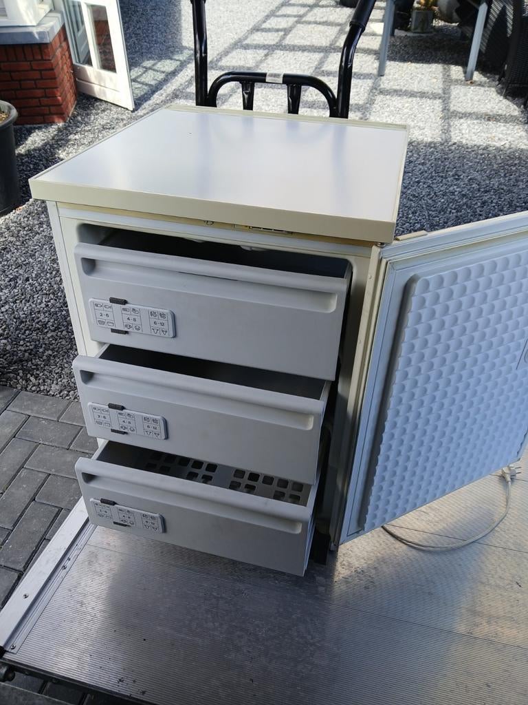 Nette BOSCH vriezer 3 lades, Ophalen, Zo goed als nieuw, 60 tot 90 cm
