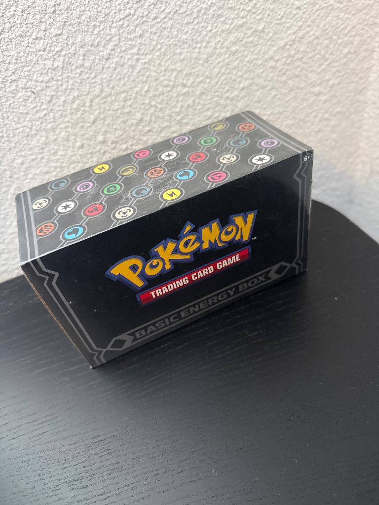 Pokémon Basic Energy Box Sealed 2018, Ophalen of Verzenden, Nieuw, Boosterbox