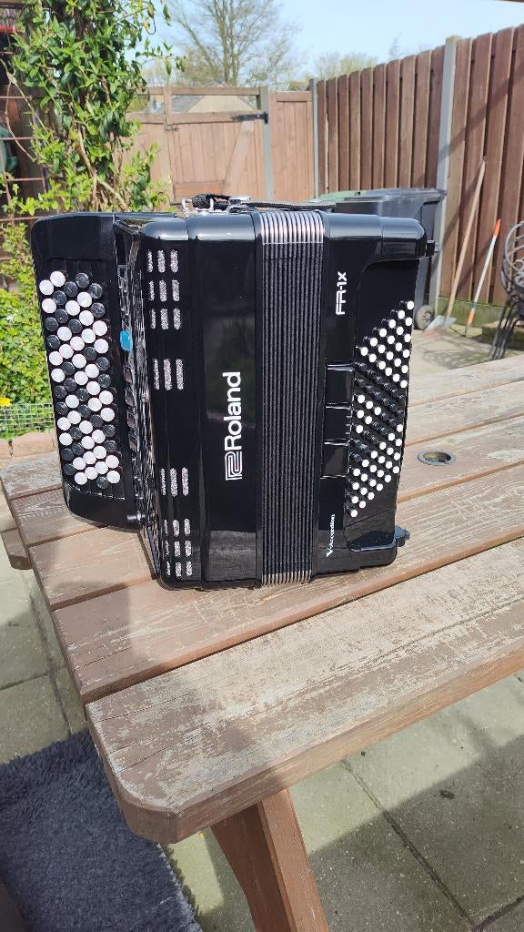 accordeon roland fr 1, Muziek en Instrumenten, Accordeons, Overige merken, Met riemen, Ophalen of Verzenden, Zo goed als nieuw