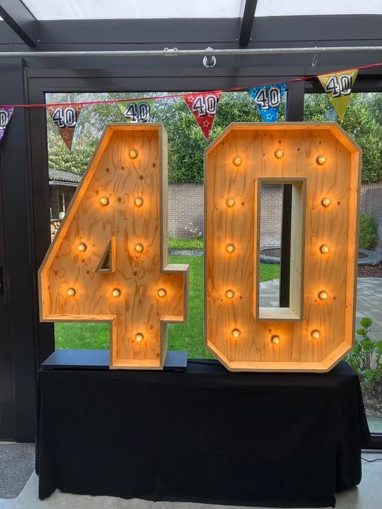 Grote Houten Cijfers 40 met Verlichting te huur/te koop, Hobby en Vrije tijd, Feestartikelen | Verhuur, Ophalen, Nieuw